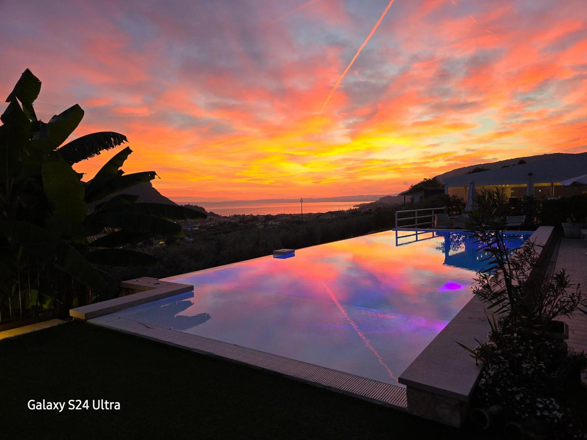 Relais Villa Olivi Costermano Bagian luar foto