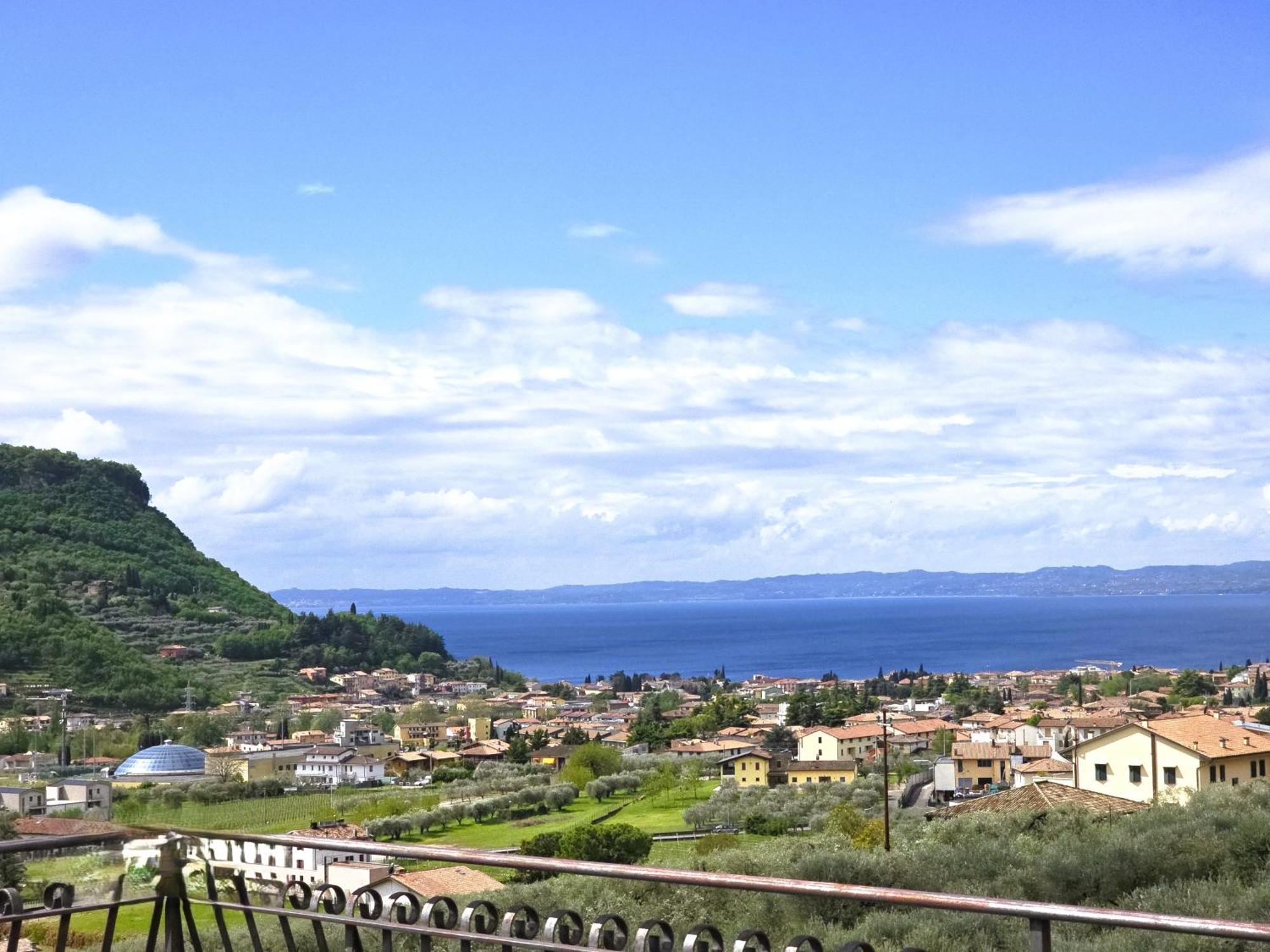 Relais Villa Olivi Costermano Bagian luar foto