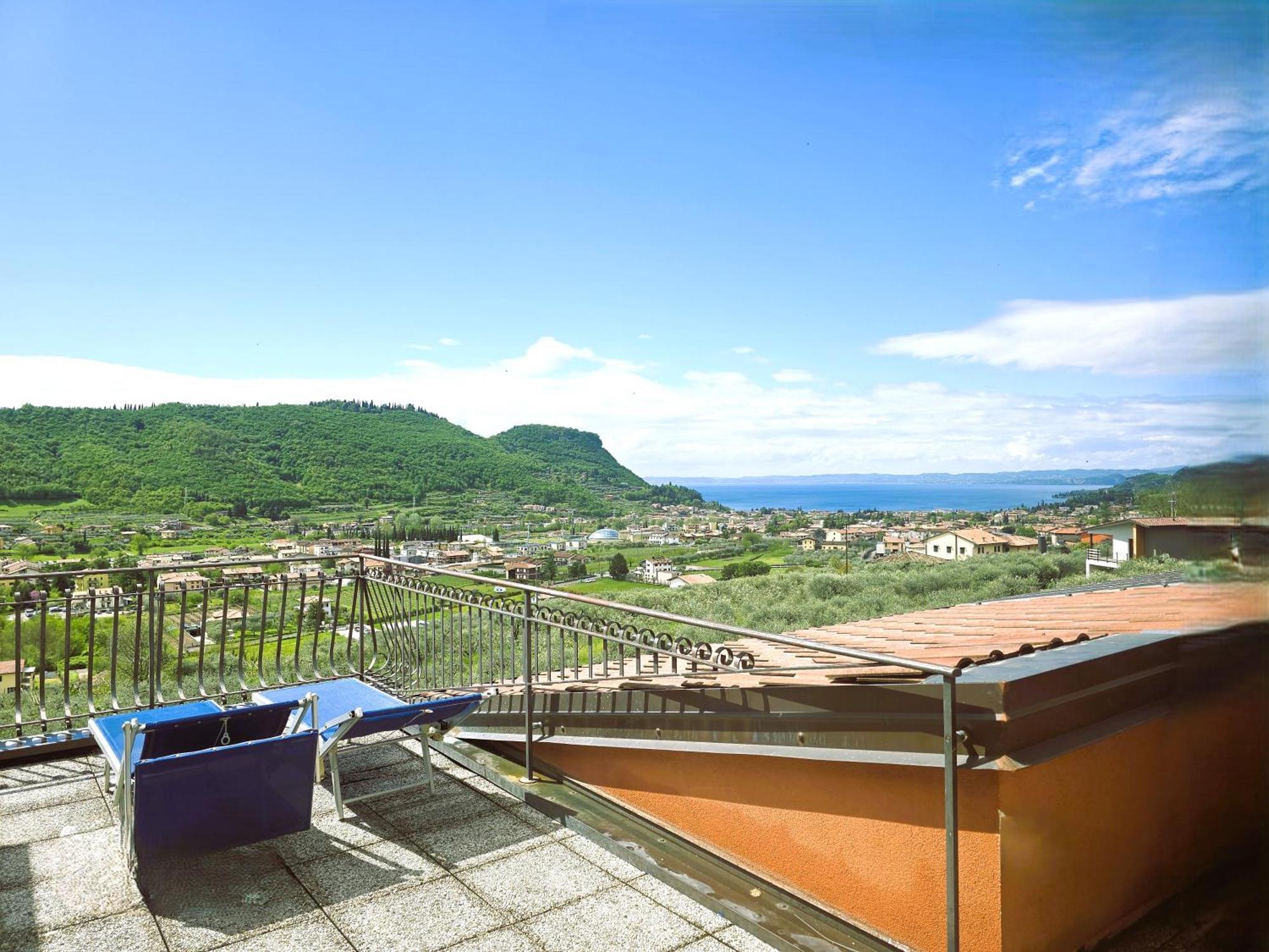 Relais Villa Olivi Costermano Ruang foto