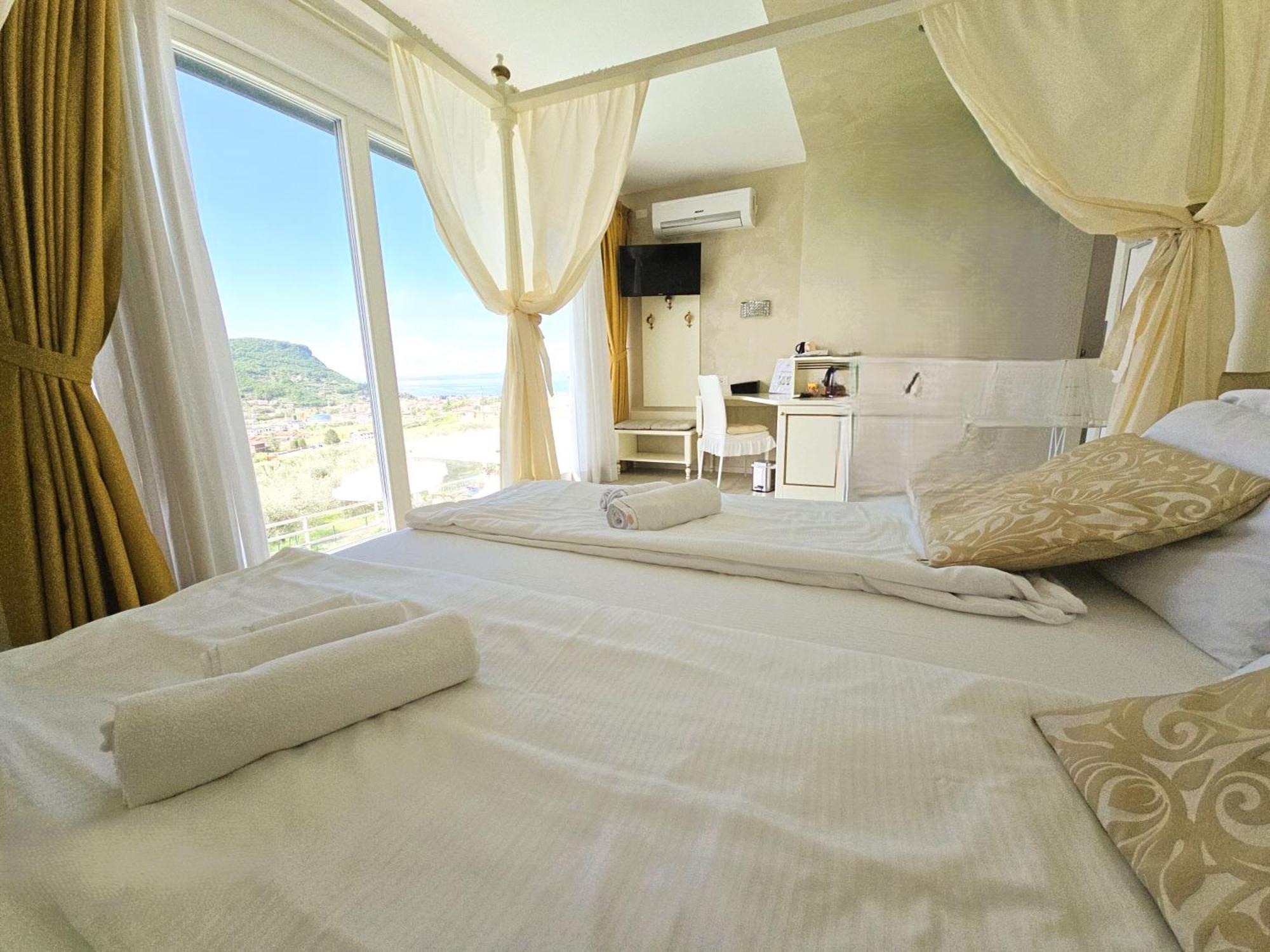 Relais Villa Olivi Costermano Ruang foto