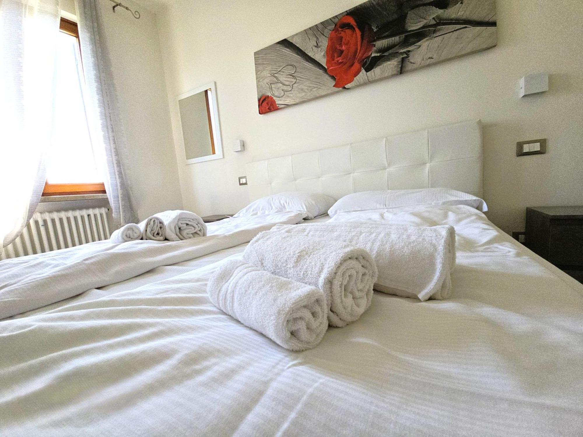 Relais Villa Olivi Costermano Ruang foto